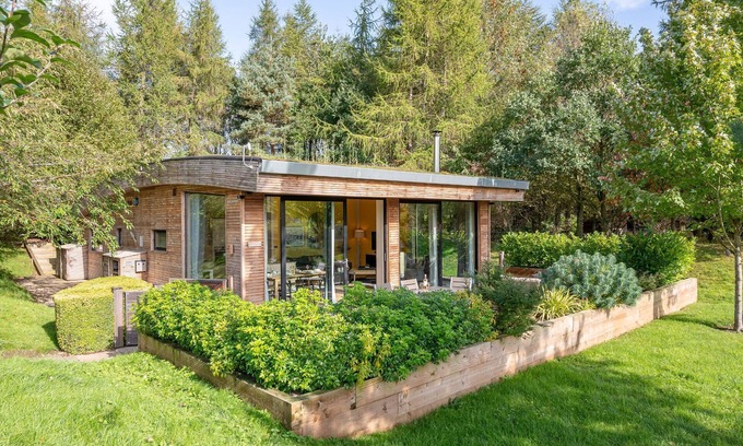 Richmond Cottage | Cozy Percy Lodge: Ideal for Families with Breakfast Included