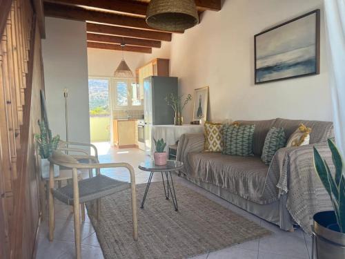 Perdhika Apartment | Perdika's Cove: Family-Friendly Sea View Retreat