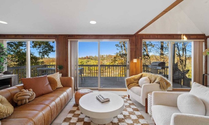 Clear Spring Cabin | Experience Peregrine's Perch: River View Cabin Retreat
