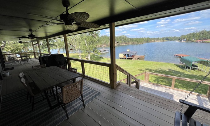 Milledgeville House | Cozy Lake Front Retreat Near Downtown Milledgeville