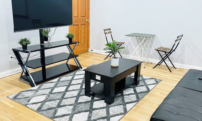 Queens Apartment | Cozy 2-Bedroom Apartment with Parking Near UBS Stadium