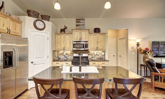 Columbia Falls House | Inviting 3b/3b Townhome in Meadowlake with Pool & Hot Tub
