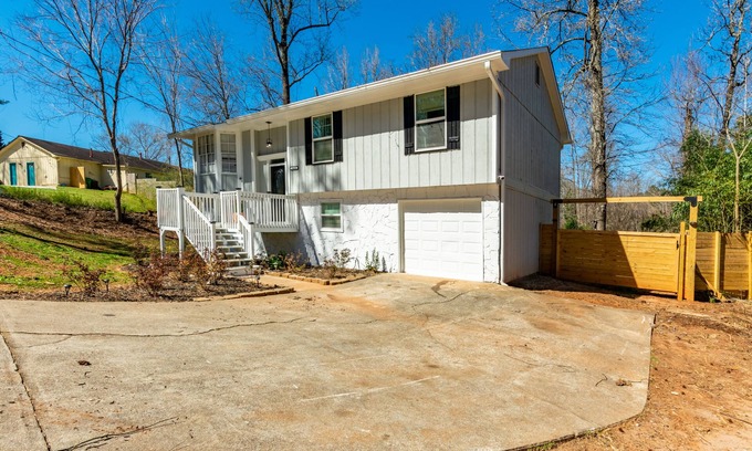 Lithonia House | Ideal 4 Bedroom Retreat with Hot Tub and Expansive Yard