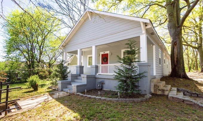 Edgewood House | Ideal 4BR Home in Downtown Atlanta with Ocean Views