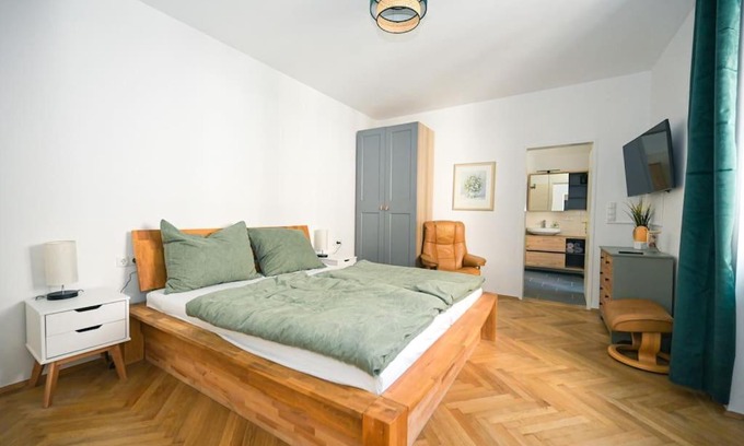 Neubau Apartment | Ideal Apartment Steps from City Center - Rated 9.6/10