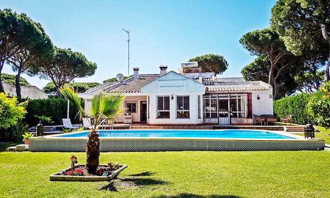 Cabo Roche Villa | Seaside Retreat: Beach House with Pool & Garden for 12
