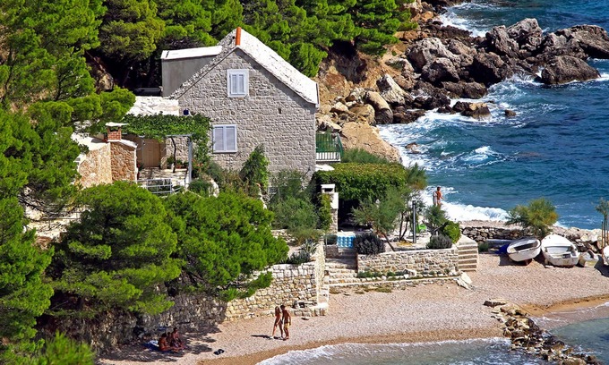 Marusici Apartment | Secluded Beachfront Retreat with Pool & Ocean Views