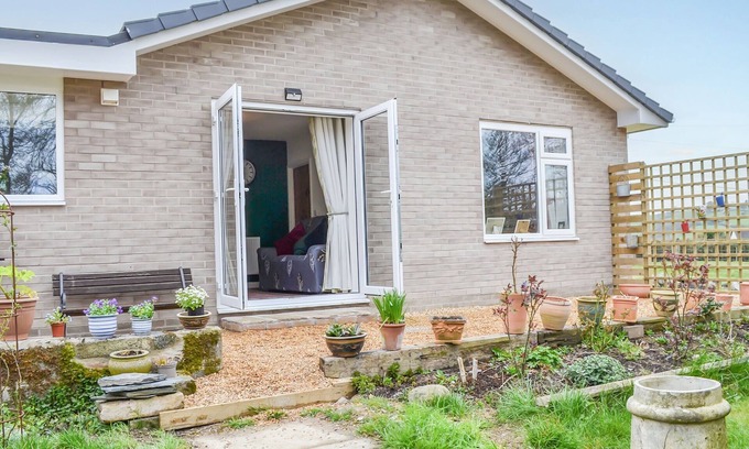 Tirabad Cottage | Explore Mid Wales: Ideal Retreat with Lake Views