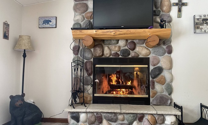 White Pine House | Cozy Home Base with Lake View & Pet-Friendly Amenities