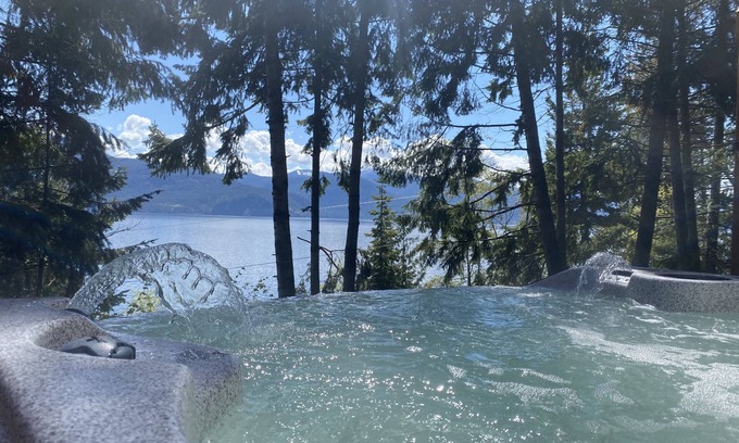Sagle House | Ideal Ski, Lake & Mountain Cabin Retreat at Lake Pend Oreille