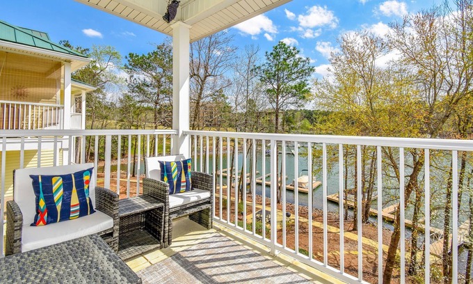Dadeville Condo | Ideal Condo Retreat on Scenic Lake Martin - Rated 10/10!