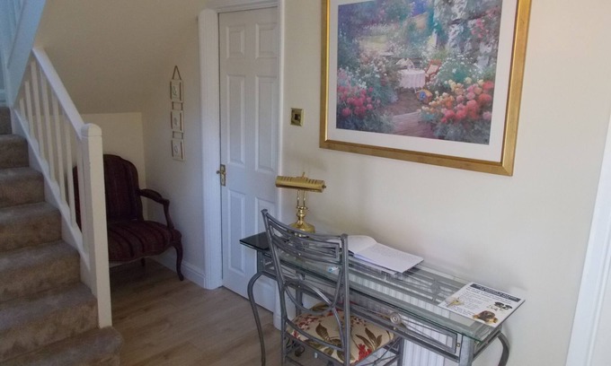 Bourton-on-the-Water Cottage | Ideal Cotswold Retreat Steps from Bourton on the Water