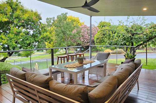 Tawonga House | Charming Country Home with Pet-Friendly Amenities
