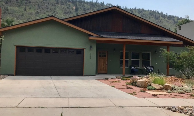 Sky Ridge House | Perfect Durango Retreat - Pet Friendly & Minutes from Downtown