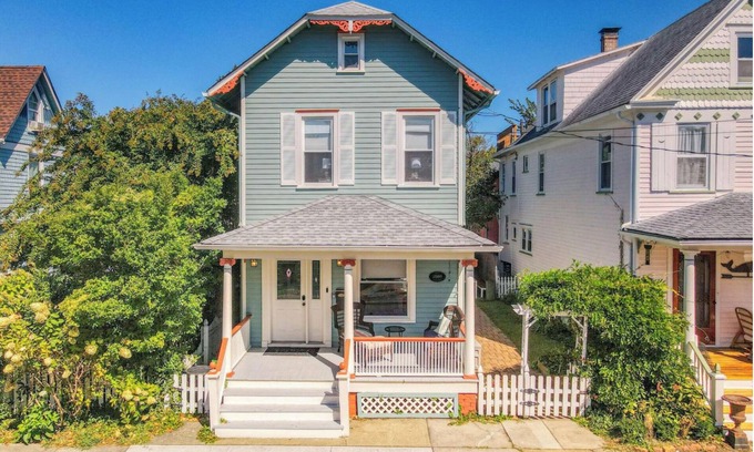 Ocean Grove House | Family Beach House: Walk to Everything & Enjoy Breakfast