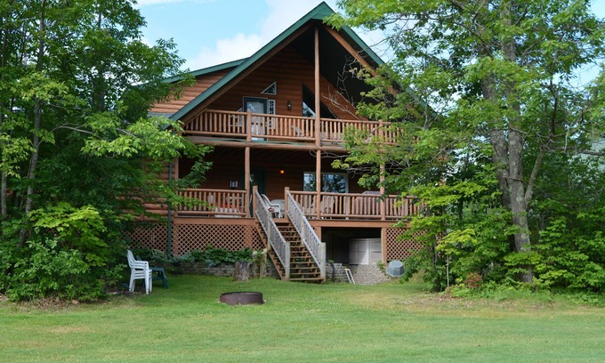Garrison House | Ideal Family Getaway on Scenic Golf Course with Spa