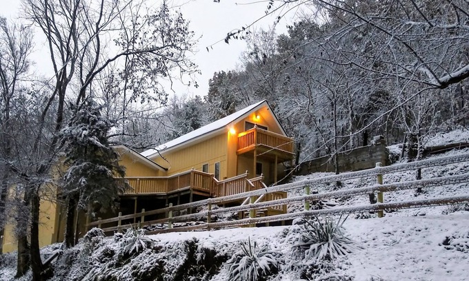 Corryton House | Ideal Family Reunion Getaway - 3 Updated Homes by Dollywood