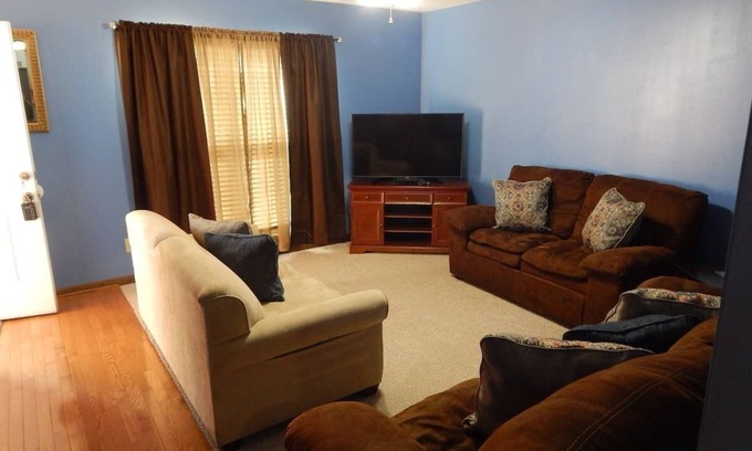 Fayetteville House | Perfect Fayetteville Stay-cation in Cozy 2-Bed, 2-Bath Townhome