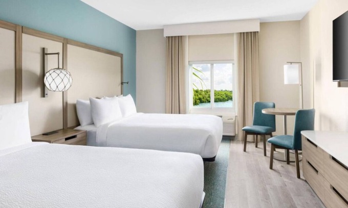 Marathon Hotel | Discover a Pet-Friendly Retreat with Free Breakfast & Pool