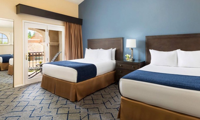 South Scottsdale Resort | Ideal Family Retreat with 5 Pools and Free Parking