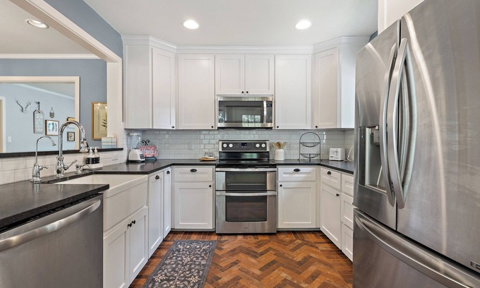Spicewood House | Perfect Getaway: Explore Food, Golf & Scenic Bike Trails