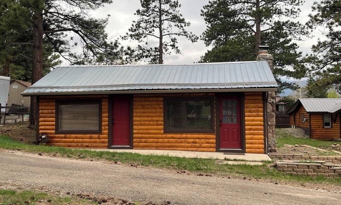 Estes Park Cabin | Ideal Retreat for Couples, Friends & Families - 9.8 Rated