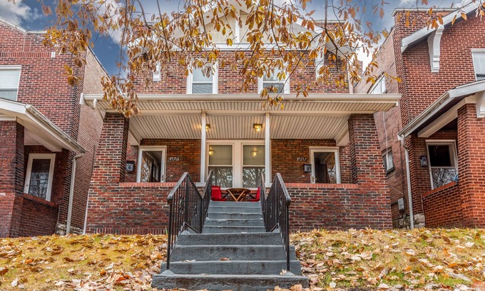 Southwest Garden House | Family-Friendly Getaway with Playground & Parking Nearby