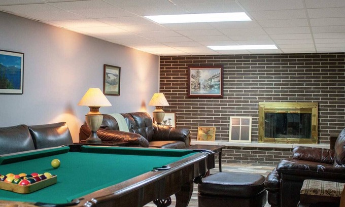 Bloomington House | Perfect Retreat for Family Gatherings and Sports Fans