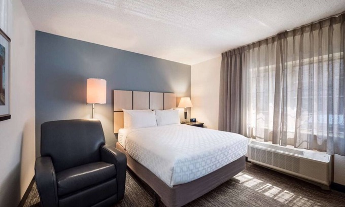 Plano Hotel | Ideal Group Retreat: 2 Units with Kitchens & Pet Welcome