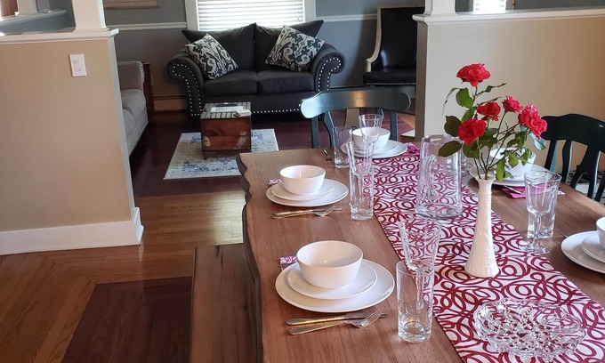 Three Oaks House | Ideal for Groups! Walk to Journeyman & Downtown Three Oaks