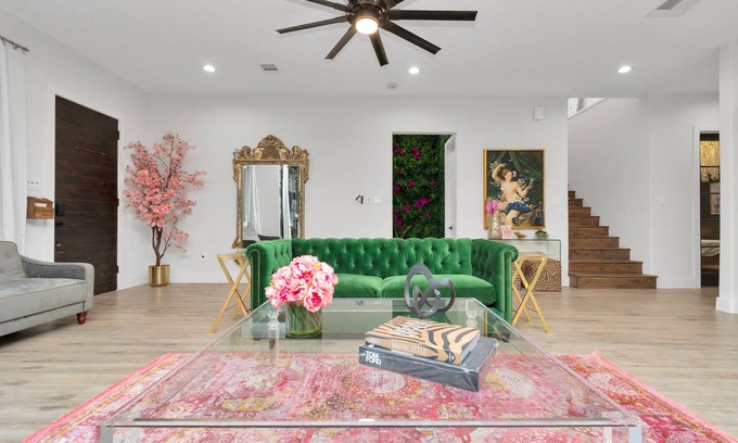 OST - South Union House | Ideal Retreat for Groups with Hot Tub & Entertainment Options