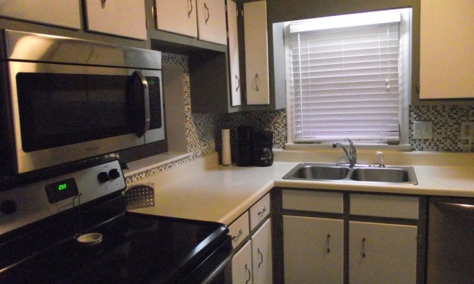Forest Hills Condo | Ideal Stay for MASTERS: 2BR with Child-Friendly Amenities