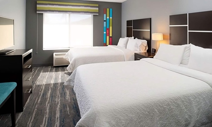 Glenwood Springs Hotel | Ideal Retreat for Nature Enthusiasts with Pool & Breakfast!