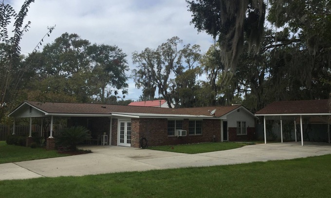 Port Royal House | Ideal Retreat for Graduations with Oceanfront Views