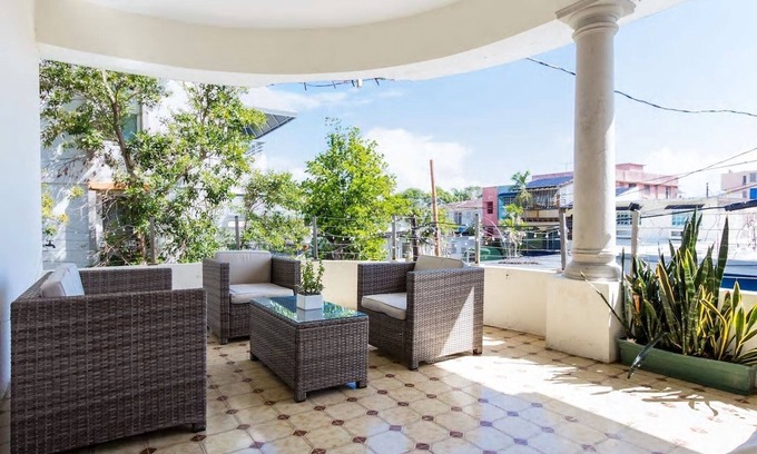 Santurce House | Ideal Family Retreat Near Attractions with Spa & Kitchen