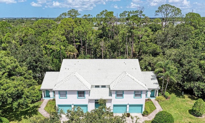 Braden River Condo | Perfect for Snowbirds & Relocators – 2BR Condo w/Garage in Sunny Bradenton!
