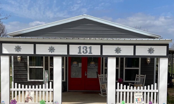 Kingsland House | Ideal Retreat for the Solar Eclipse: Cozy 1-Bedroom Kingsland