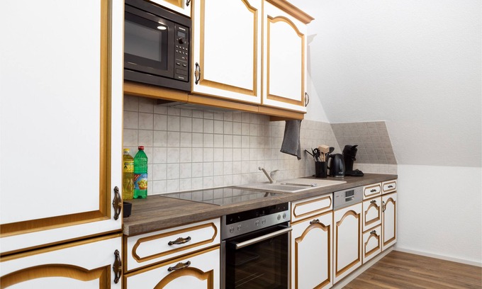 Blowatz House | Ideal Family Retreat with Pet-Friendly Amenities