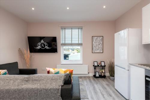 Gillingham Apartment | Comfortable Stay Near Medway Hospital for Families
