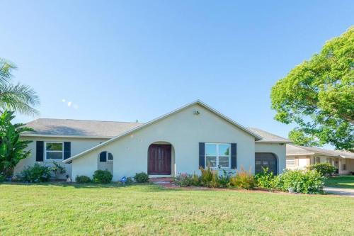Deltona Lakes House | Ideal Retreat Near Disney with Oceanfront Amenities