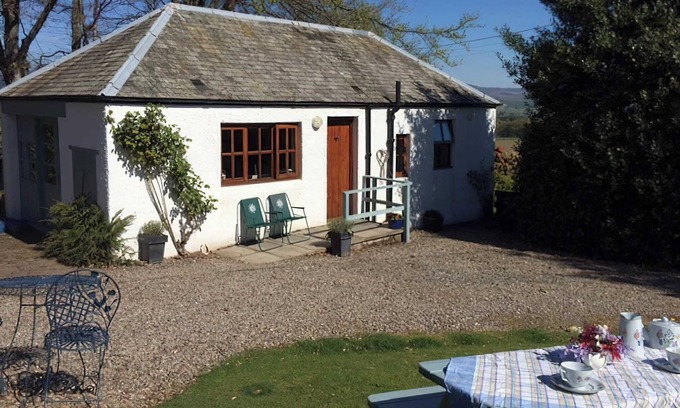 Muthill Cottage | Romantic Escape for Two in a Picturesque Setting