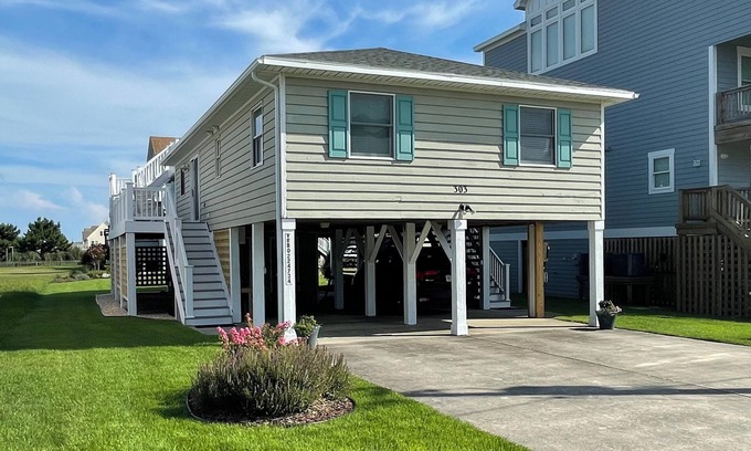 Kill Devil Hills Cottage | Ideal Getaway - Steps to the Beach with Pool & Spa
