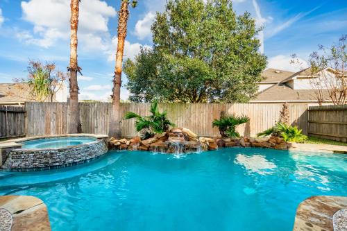 Spring House | Unforgettable Retreat with Pool, Spa & Private Gym Awaits