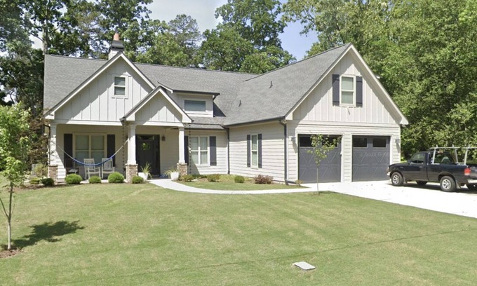 Snellville House | Idyllic Country Home: Pet & Child Friendly Near Amenities