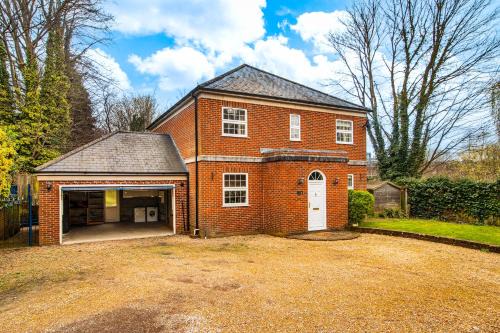 Royal Tunbridge Wells Apartment | Perfect Home In Central Tunbridge Wells, Sleeps 10