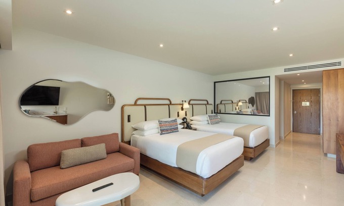 El Medano Ejidal Apartment | Ideal Getaway at Medano Beach: Pools, Pet-Friendly & Oceanfront