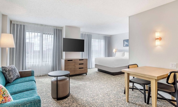 Downtown San Antonio Hotel | Ideal Spot for Discovering Alamo City, Pet Friendly & Breakfast!