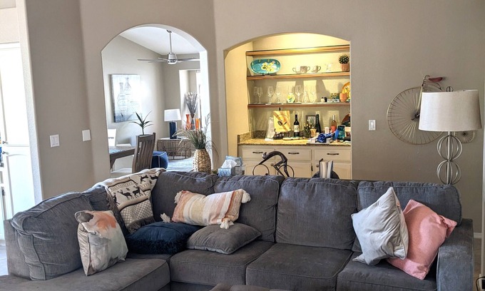 Oro Valley House | Cozy Retreat for Your Winter Getaway with Spa & Hot Tub