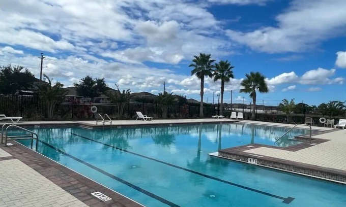 Ruskin House | Ideal Location with Pool and Pet Friendly Amenities