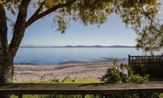 Hatepe House | Perfect Lake Front Bach